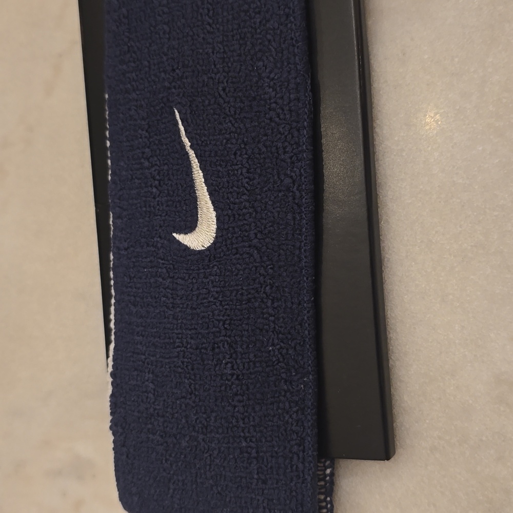 💥2 For $8 NWT Unisex Nike Dri Fit Home And Away Headband - Picture 3 of 6